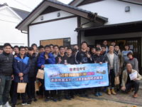 徳信中学の皆さんと通仙亭のスタッフで記念撮影