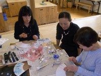 扇子作りの様子