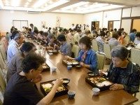 皆さんで楽しく昼食